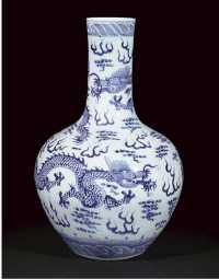 19th/20th century A large blue and white bottle vase Tianqiuping